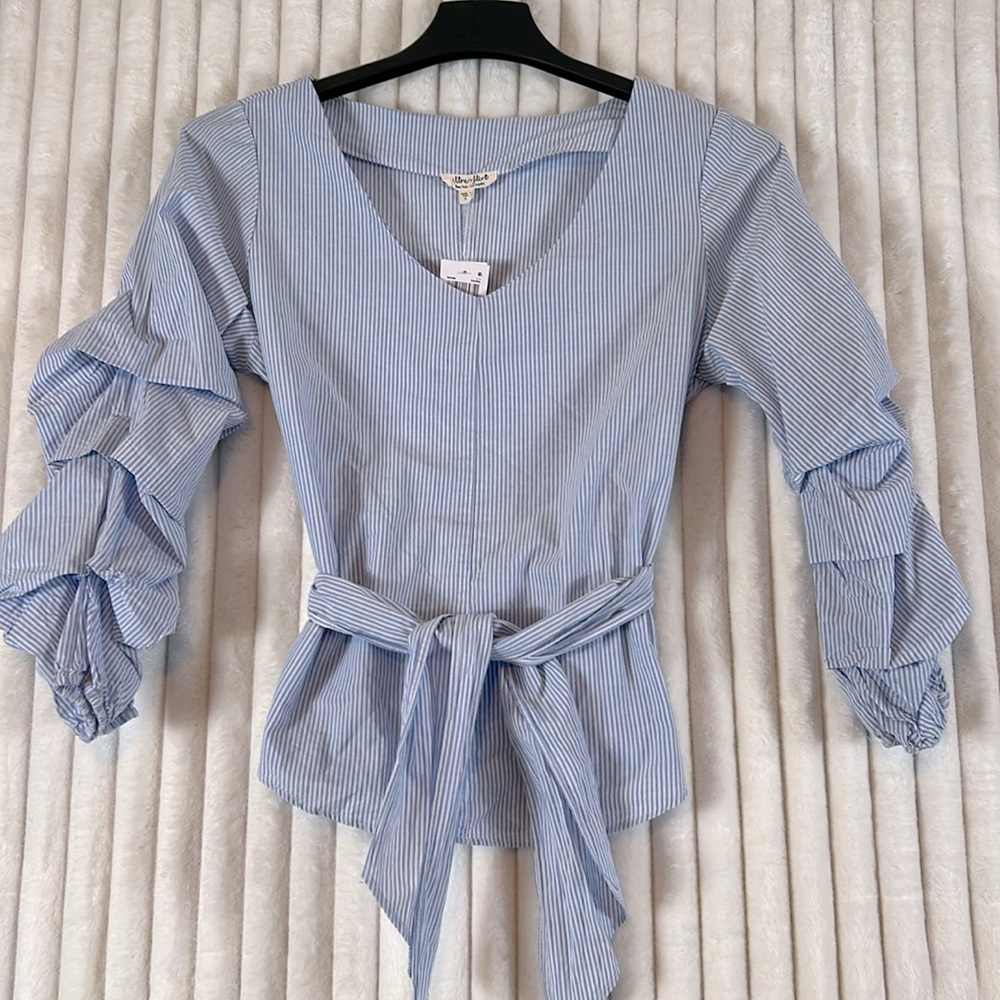 NWT Ultra Flirt Ruffle Sleeved Tie Front striped Blouse sz M